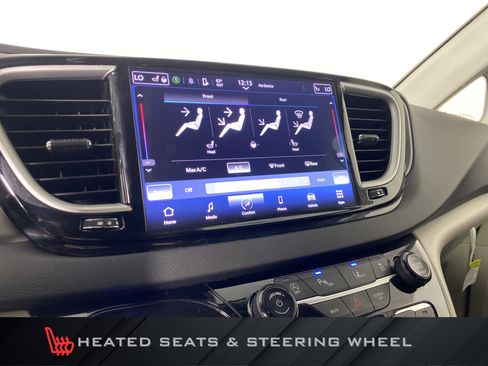 Used 2024 Chrysler Pacifica Touring-L image 5