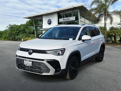 Certified 2025 Volkswagen Taos SE w/ Panoramic Sunroof Package