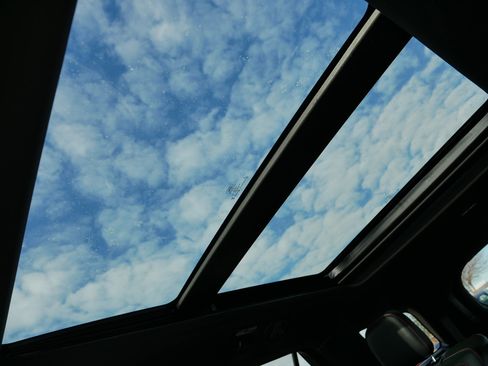 Used 2025 Ford Explorer ST-Line image 32