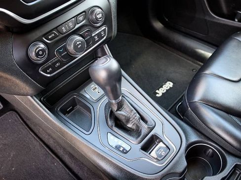 Used 2019 Jeep Cherokee Latitude Plus image 29