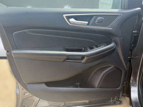 Used 2017 Ford Edge Titanium w/ Technology Package FWD image 12