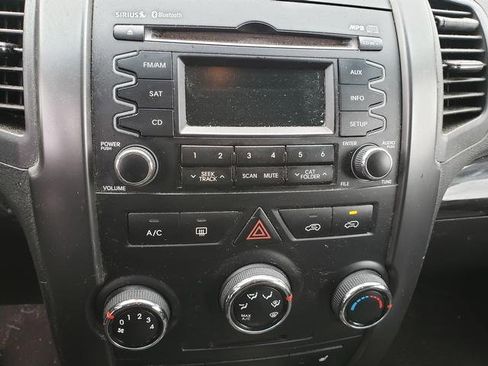 Used 2012 Kia Sorento LX w/ Convenience Pkg image 17