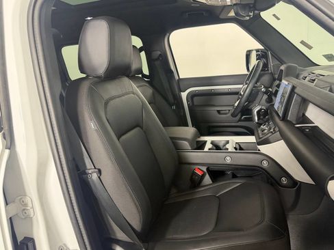 Used 2025 Land Rover Defender 110 S AWD/4WD image 31