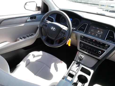 Used 2016 Hyundai Sonata SE FWD image 9