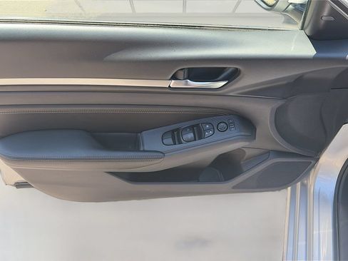 Used 2019 Nissan Altima 2.5 SV FWD image 17