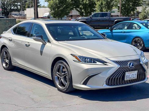 Used 2021 Lexus ES 300h w/ Premium Package FWD image 5