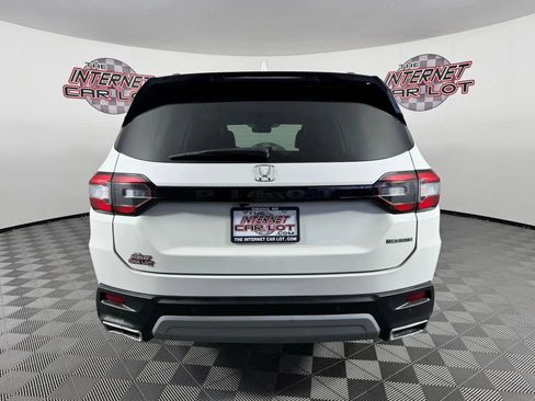 Used 2023 Honda Pilot Touring image 6