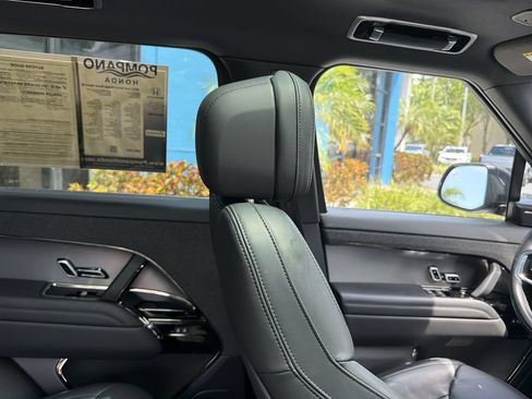 Used 2025 Land Rover Range Rover Sport SE AWD/4WD image 16