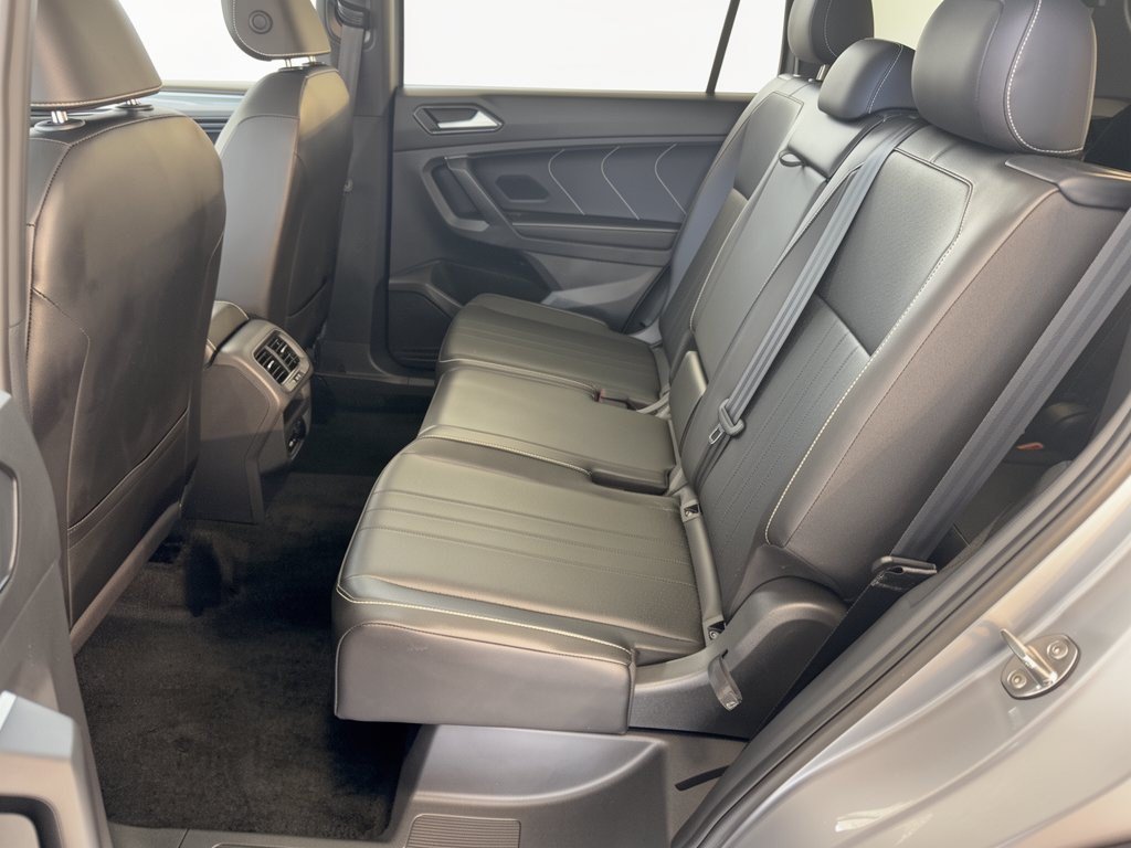 Certified 2024 Volkswagen Tiguan SE R-Line FWD image 25