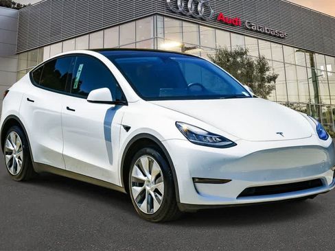 Used 2022 Tesla Model Y Long Range AWD/4WD image 5