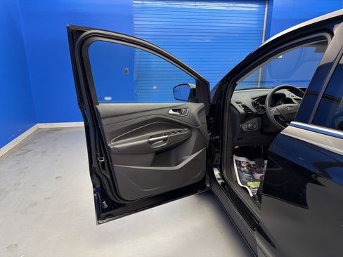 Used 2017 Ford Escape SE image 10