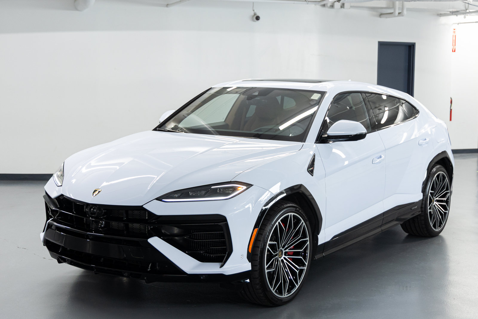 Used 2026 Lamborghini Urus S AWD/4WD image 3