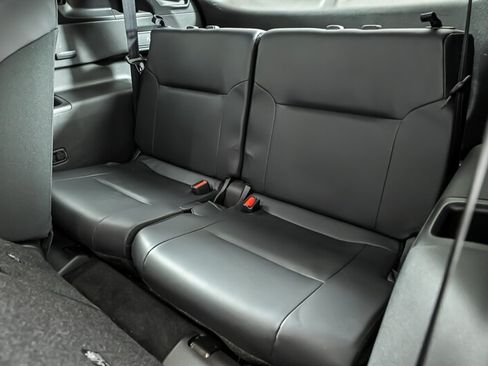 Used 2025 Mitsubishi Outlander AWD image 18