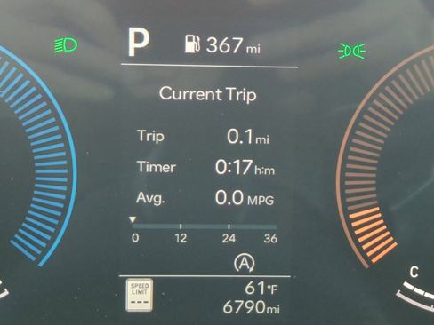 Certified 2025 Hyundai Santa Fe SEL image 33