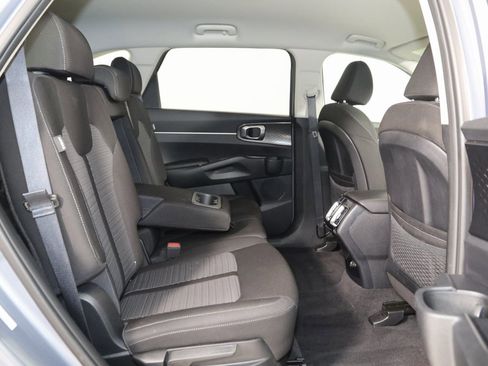 Used 2025 Kia Sorento LX image 12