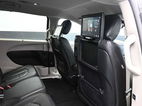 Used 2020 Chrysler Pacifica Touring-L Plus FWD image 27