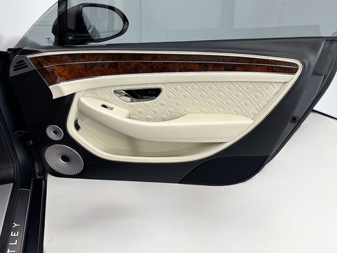 Used 2022 Bentley Continental GT image 24