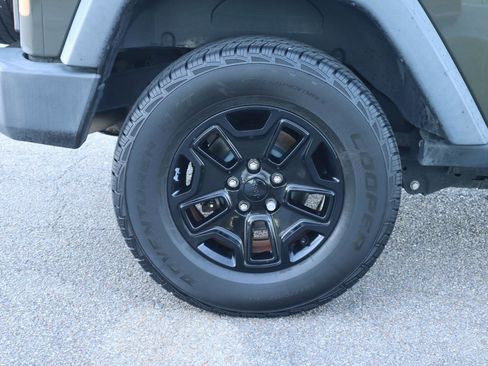 Used 2015 Jeep Wrangler Sport image 9