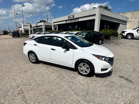 Used 2023 Nissan Versa S FWD image 29