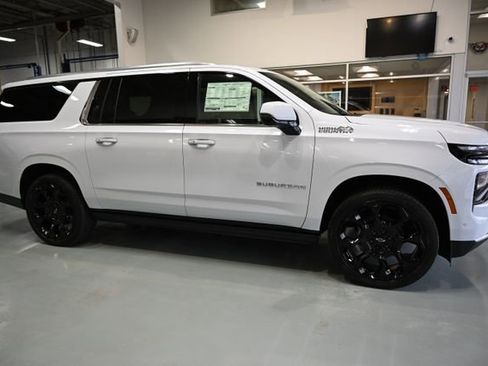 New 2026 Chevrolet Suburban High Country AWD/4WD image 4