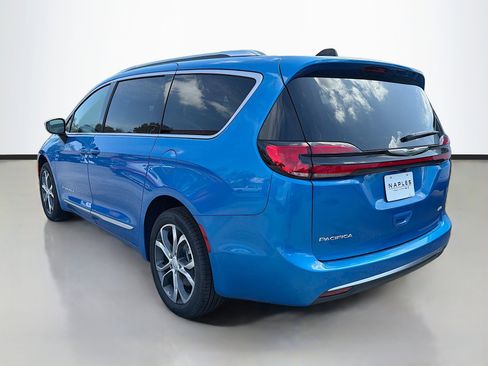 New 2026 Chrysler Pacifica Pinnacle image 5