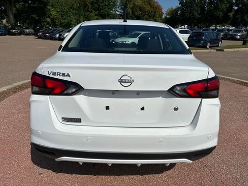 Used 2025 Nissan Versa S w/ Trunk Package image 4