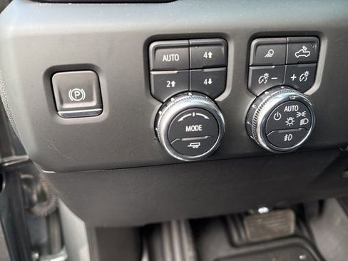 Used 2024 GMC Sierra 2500 AT4 w/ AT4 Premium Plus Package image 17