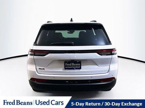 Certified 2024 Jeep Grand Cherokee Laredo image 9