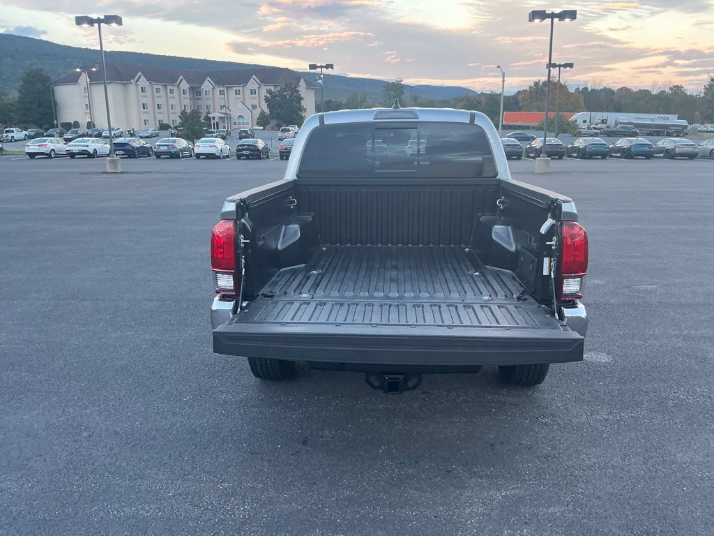 Certified 2023 Toyota Tacoma SR5 AWD/4WD image 32