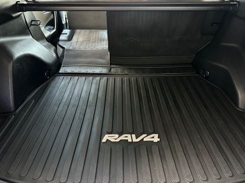 Used 2021 Toyota RAV4 XLE AWD/4WD image 25