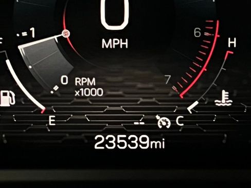 Used 2025 GMC Acadia Elevation image 16