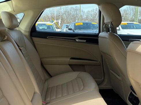 Used 2014 Ford Fusion SE w/ Equipment Group 202A image 12