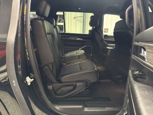 Used 2024 Jeep Wagoneer L Series II w/ Flexible Seating Group AWD/4WD image 28