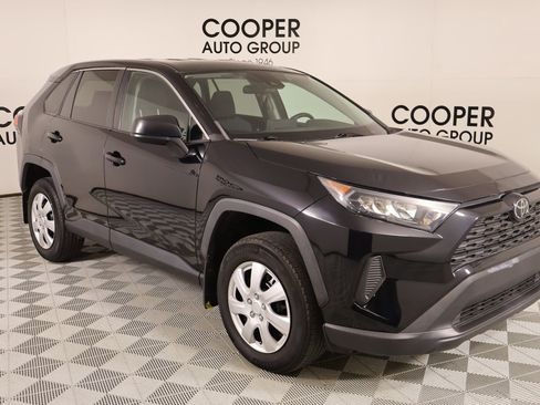 Used 2022 Toyota RAV4 LE image 1