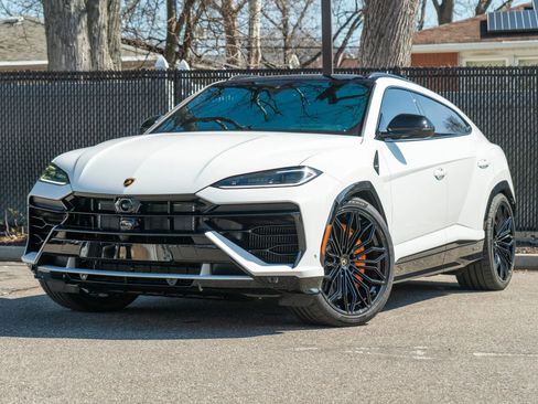 Used 2025 Lamborghini Urus SE image 3