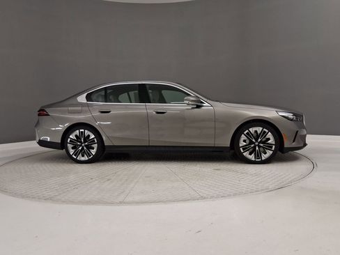 New 2026 BMW 530i w/ Convenience Package RWD image 6