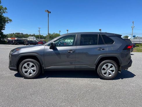 Used 2022 Toyota RAV4 LE AWD/4WD image 2