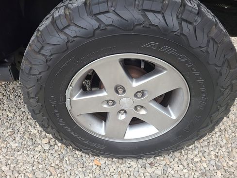 Used 2012 Jeep Wrangler Unlimited Rubicon w/ Dual Top Group image 4