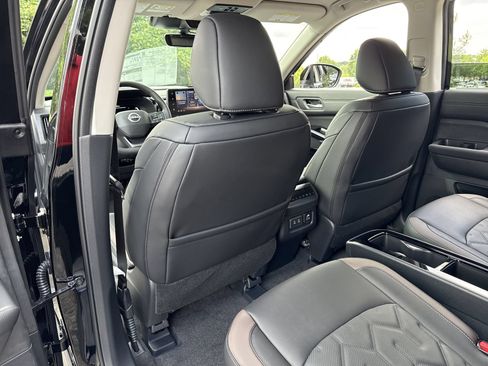 New 2026 Nissan Pathfinder Platinum FWD image 16