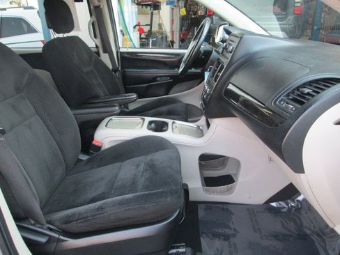 Used 2016 Dodge Grand Caravan SXT w/ Rear Park Assist Package FWD image 16