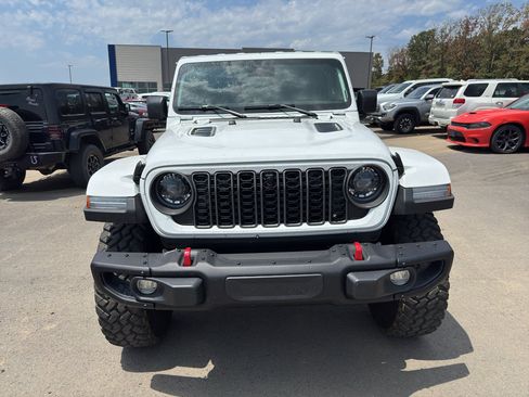 Used 2025 Jeep Gladiator Rubicon AWD/4WD image 2