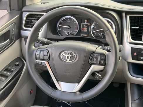 Used 2016 Toyota Highlander Limited FWD image 22
