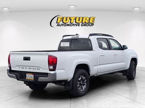 Certified 2022 Toyota Tacoma SR5 AWD/4WD image 5