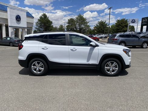 Used 2024 GMC Terrain SLE w/ Driver Convenience Package AWD/4WD image 44