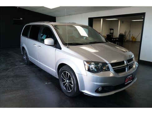 Used 2018 Dodge Grand Caravan GT FWD image 9