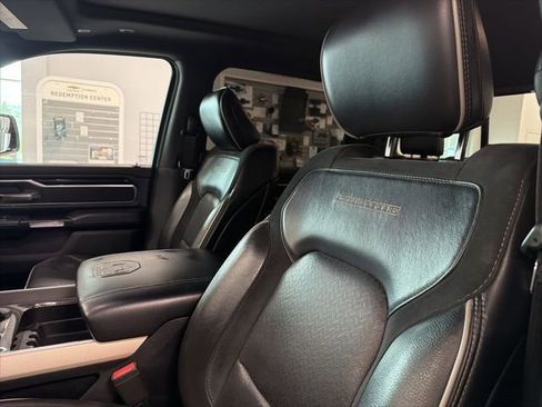 Used 2019 RAM 1500 Laramie w/ Sport Appearance Package AWD/4WD image 15