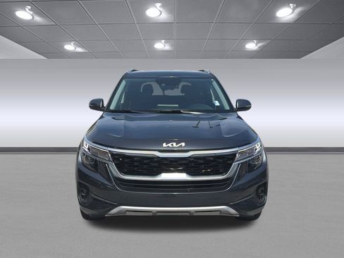Used 2023 Kia Seltos S w/ Navigation Package FWD image 4