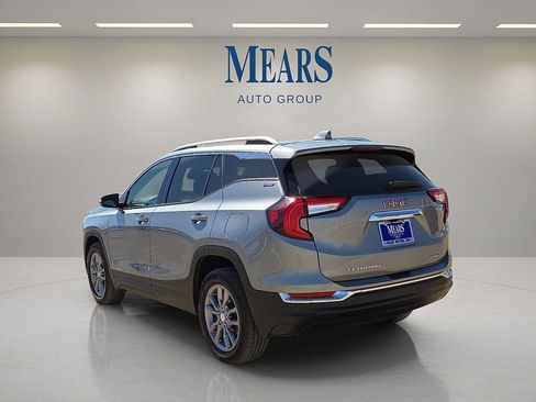 Used 2024 GMC Terrain SLT AWD/4WD image 3