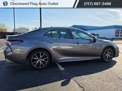 Used 2023 Toyota Camry SE w/ Cold Weather Package image 10