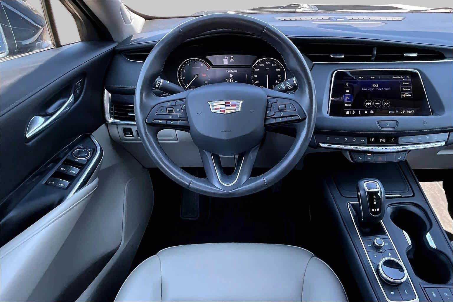 Used 2019 Cadillac XT4 Luxury w/ Cold Weather Package FWD image 6
